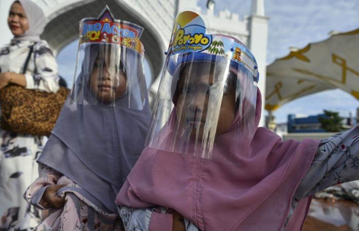 Pilgrims perform final hajj rituals as Muslims worldwide mark Eid Al-Adha