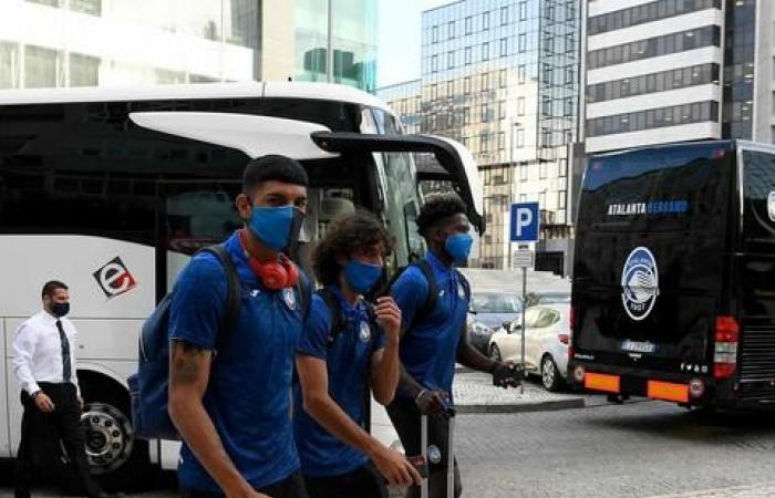 Atalanta arrive at Lisbon hotel ahead of Champions League quarter-final clash with PSG – in pictures