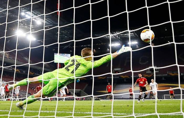Extra-time Bruno Fernandes penalty sends Manchester United into Europa League semis
