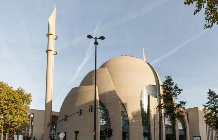 Cologne FC defends new kit’s mosque design