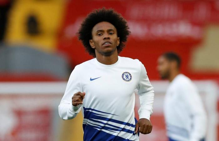 Arsenal sign Willian from Chelsea on three-year contract