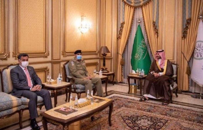 Prince Khalid holds talks with visiting Pakistan army chief