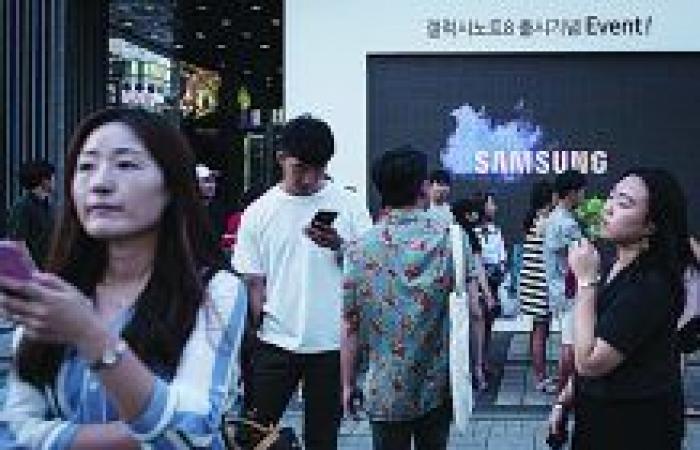 Samsung unveils second generation folding smartphone to rev up sales