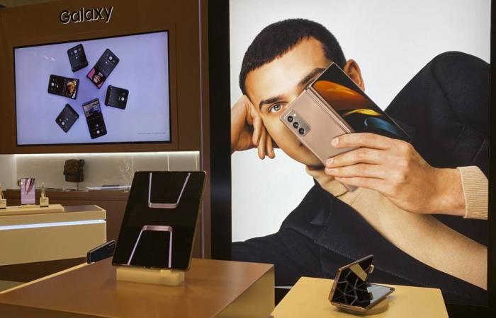 Galaxy Z Fold2 pre-orders begin in UAE