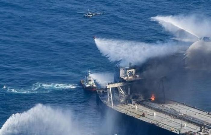 Experts join efforts to salvage burning tanker off Sri Lanka