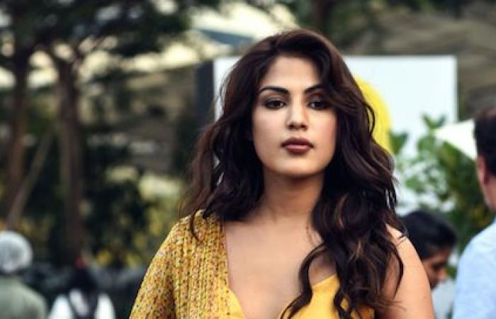 Bollywood News - Bollywood reacts to Rhea being mobbed at NCB...