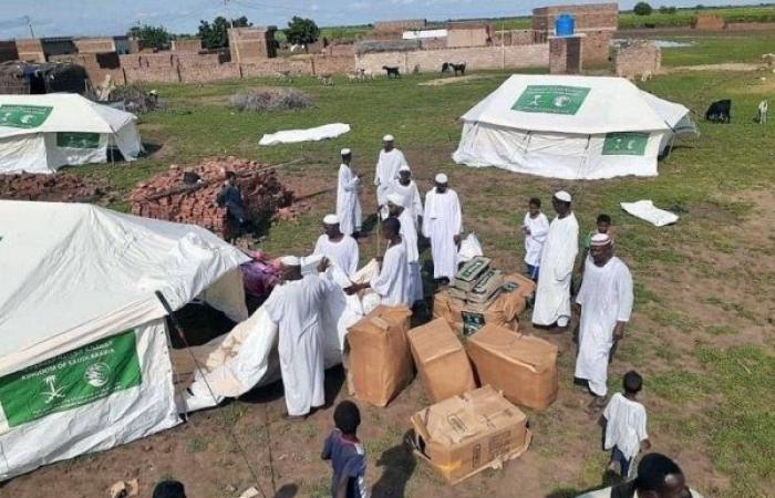KSrelief distributes shelter materials to flood-affected people in Sudan