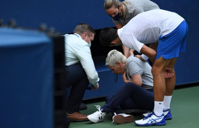 Djokovic disqualified from US Open after striking line judge with ball