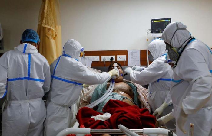 Coronavirus: India's healthcare creaks under mounting case load