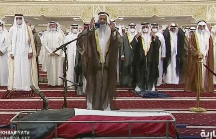 Watch .. Emir of Kuwait leads the worshipers to the funeral...