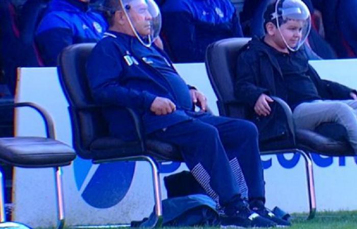 Maradona takes cover from Corona in a strange way and responds...