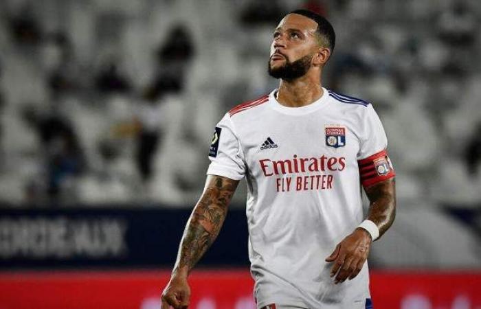 Lyon officially responds to Barcelona about Depay’s deal