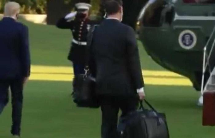 “The most dangerous bag in the world” … Trump takes the...