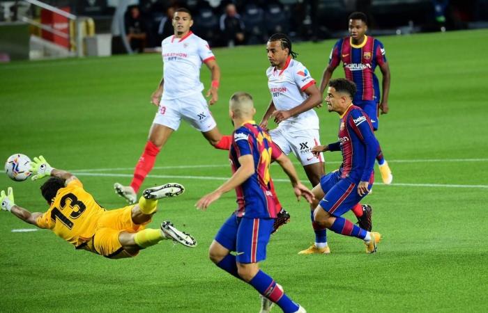 Sevilla suffocates Barcelona in 1-1 draw at Camp Nou