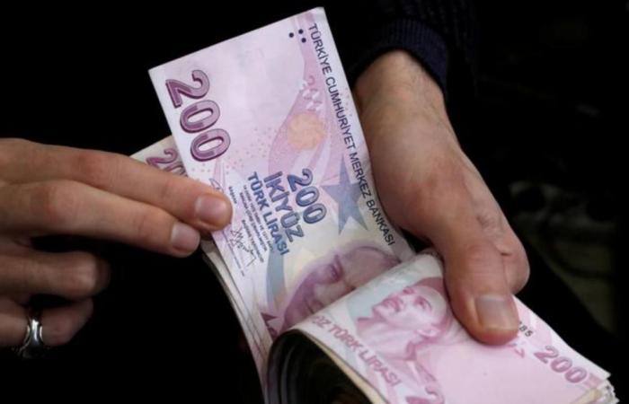 Turkish lira hits record low on geopolitical concerns