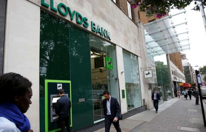 UK’s big banks tell branch staff to deactivate Covid tracing app