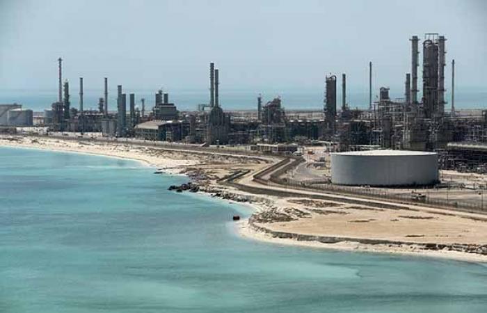 Saudi Aramco boosts production to outbid rivals