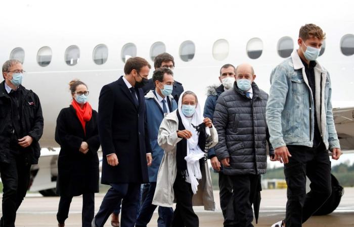 Released French aid worker greeted by Emmanuel Macron on return home