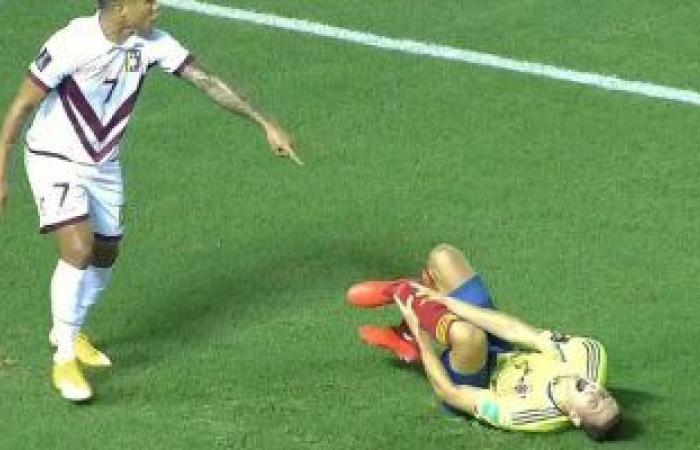A terrifying injury to a Colombia defender in the 2022 World...