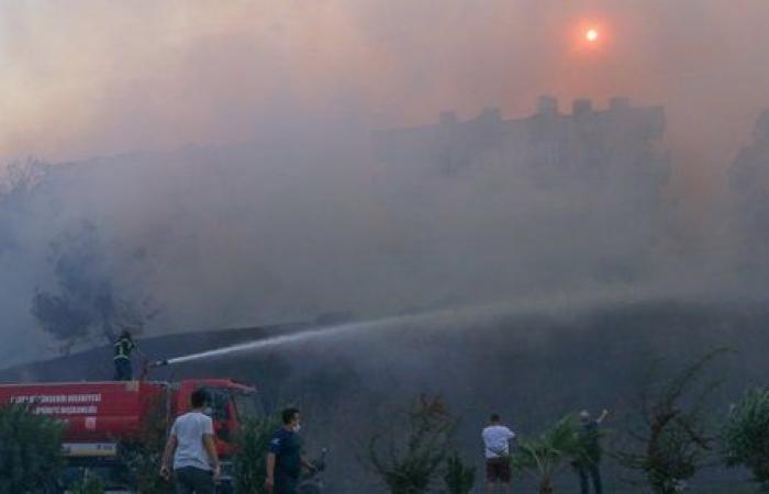 Panic and panic … a huge fire devouring everything in Turkey...
