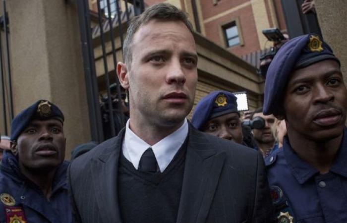 Oscar Pistorius desperate for forgiveness from the Steenkamp family – “I...
