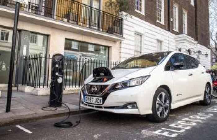 Report: Electric vehicle maintenance costs half the cost of fuel cars