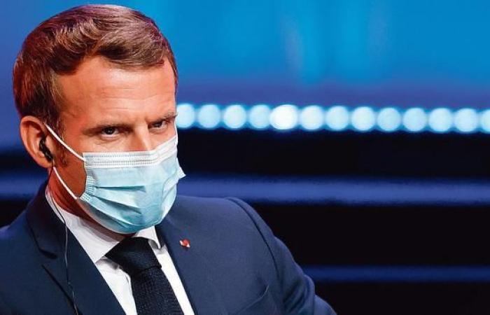 Macron takes back control of the sanitary