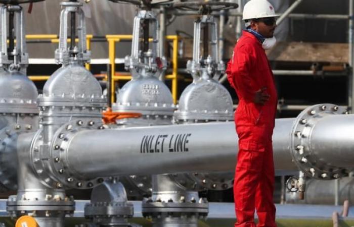 Financial pressure is pushing Saudi Arabia to sell oil pipelines