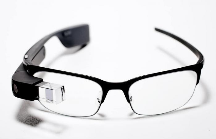Google Glass glasses get the Meet app