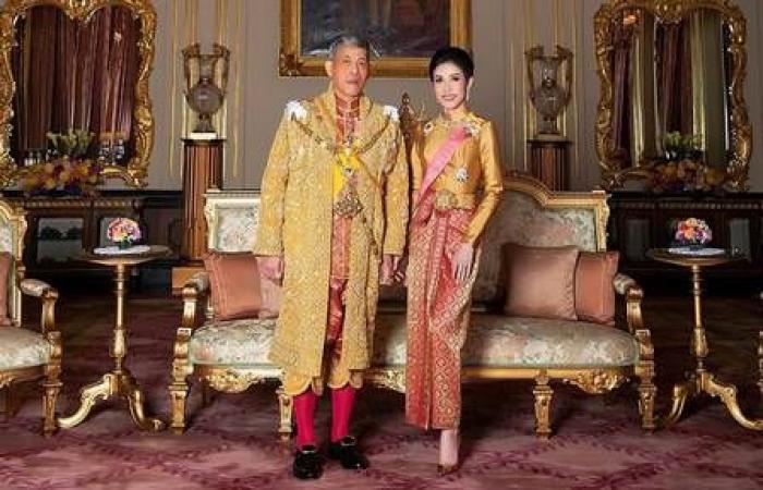 King of Thailand forces lover and queen to participate in the...