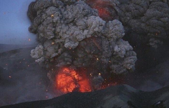 The lava of an African volcano is rising at a rapid...