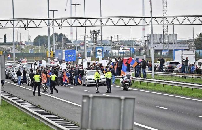 Armenian protesters block highways at the Belgian border | Inland