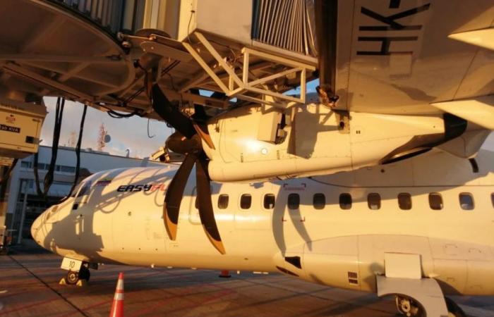 ATR 42 propeller hits boarding bridge in video-recorded incident