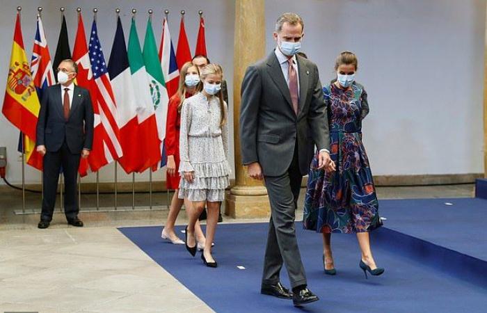 King Felipe VI. And Queen Letizia of Spain are accompanied...