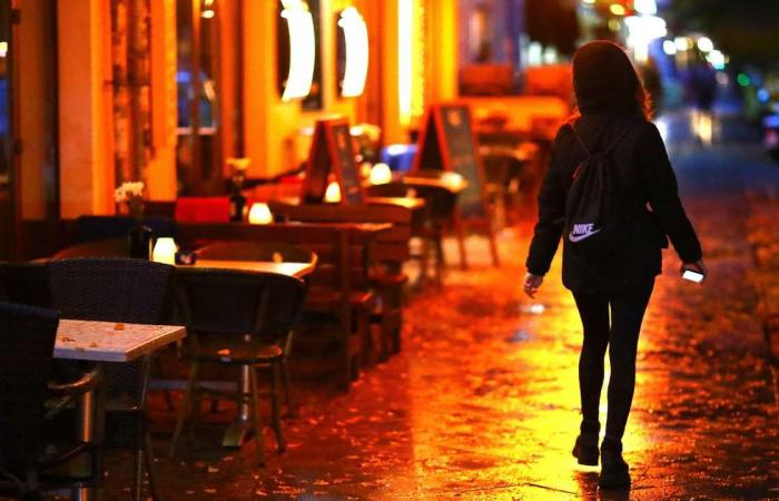 the compulsory closure at 11 p.m. of bars in Berlin canceled...