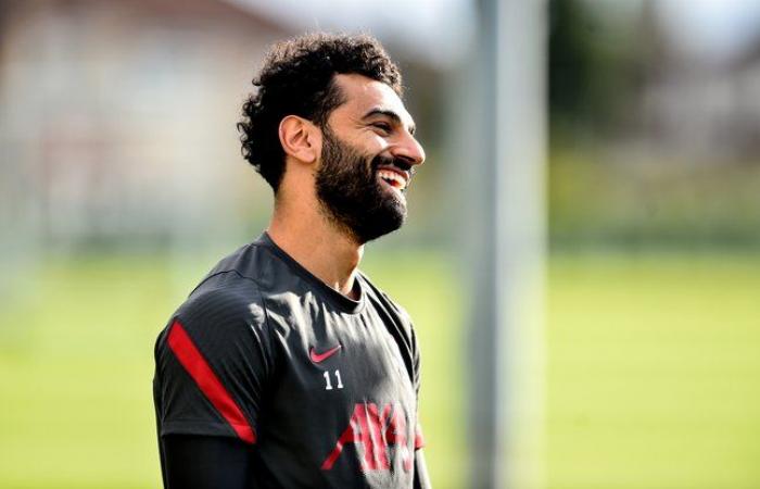Liverpool flirts with Mohamed Salah with a picture of training before...