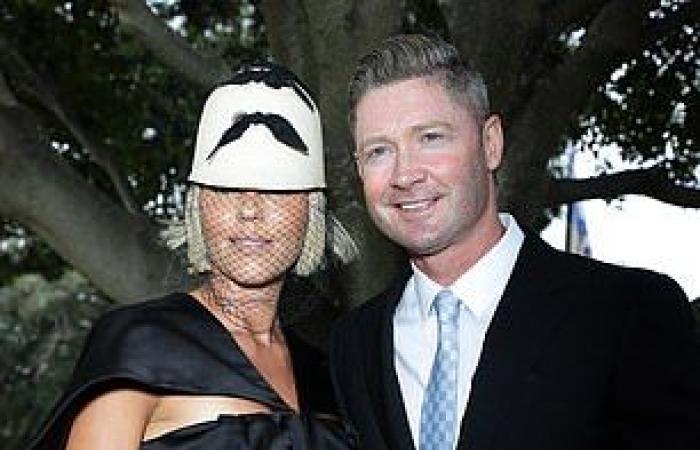 Pip Edwards wears a $ 14K outfit & cosies to cricket...