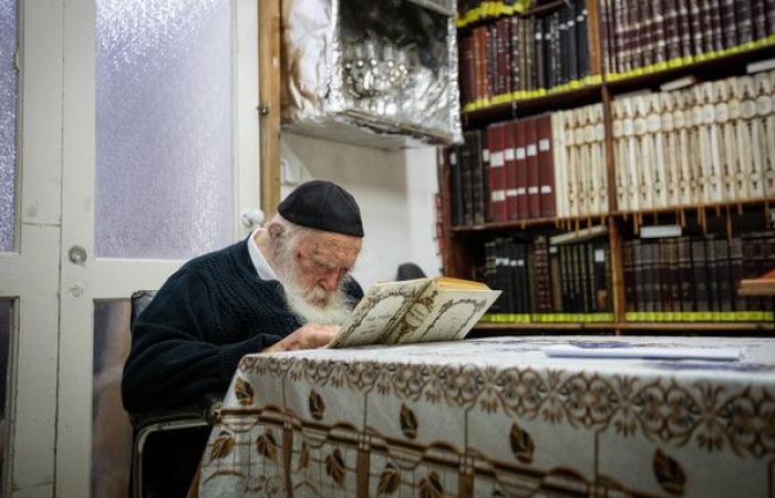 Rabbi Kanievsky ordered the opening of the Talmud Torah tomorrow