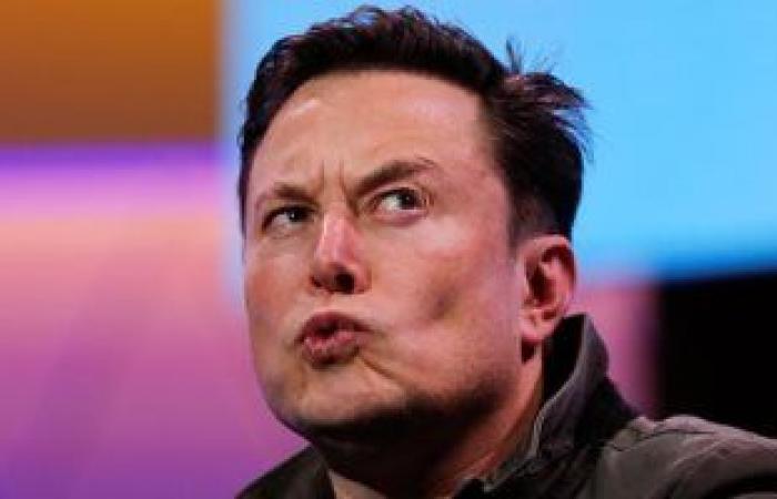 Elon Musk reveals a new model of a giant spaceship
