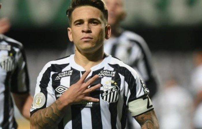 Yeferson Soteldo will leave Santos to sign for Al Hilal of...