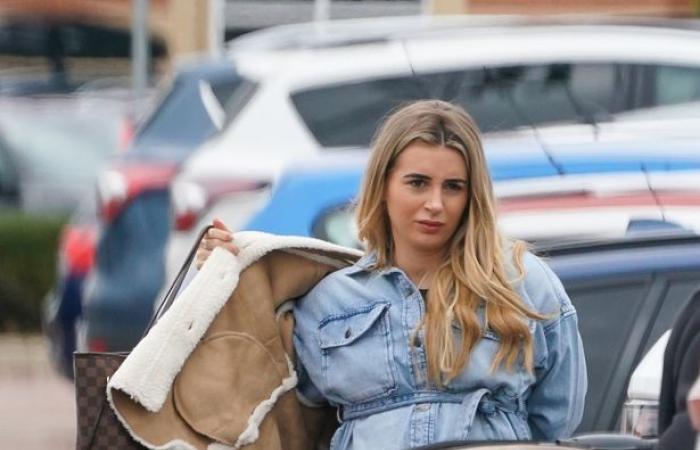 Pregnant Dani Dyer gets a pushchair pushing exercise over lunch with...