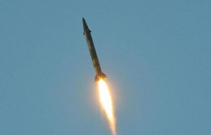 A “Houthi” missile falls near the Saudi border
