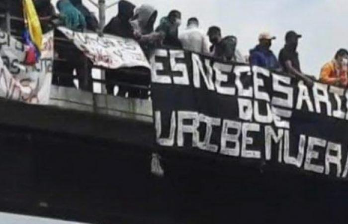 Who put the message “Uribe needs to die”?