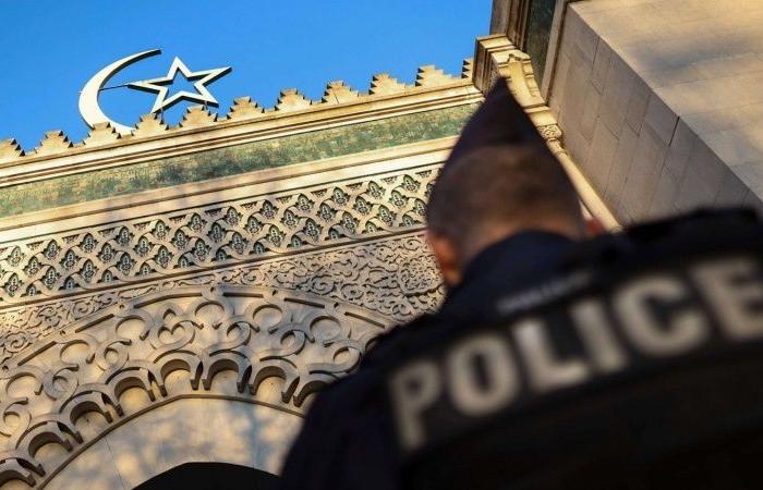 France closes a mosque in the suburbs of Paris as part...