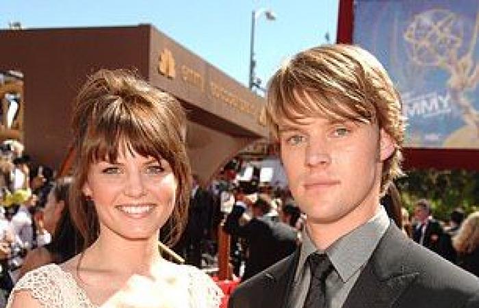 The neighbor actor Jesse Spencer is getting married to his girlfriend...