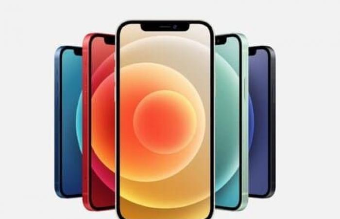Apple maintains the battery life in the iPhone 12, with a...