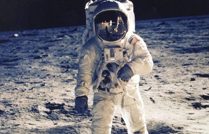 NASA announces “great discovery” of the moon on international radio