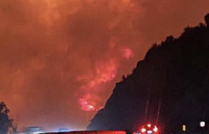 Saudi Arabia … a huge fire in Jabal Ghalameh, Tanuma Governorate...