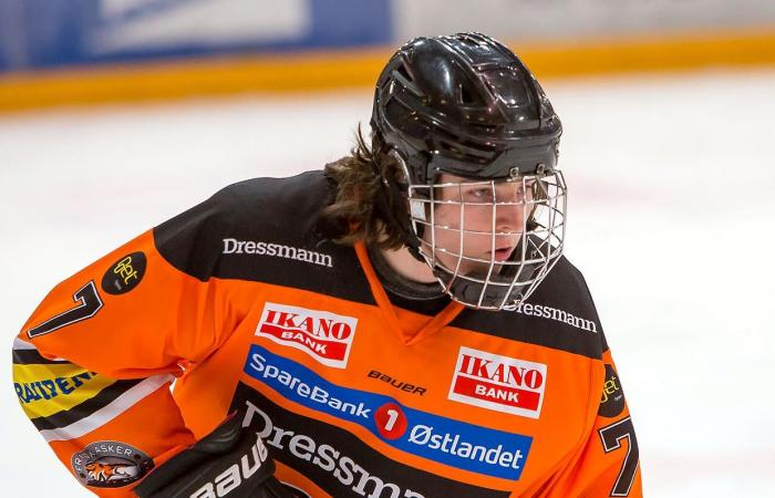 Mats (18) became paralyzed after a collision. Now the hockey...