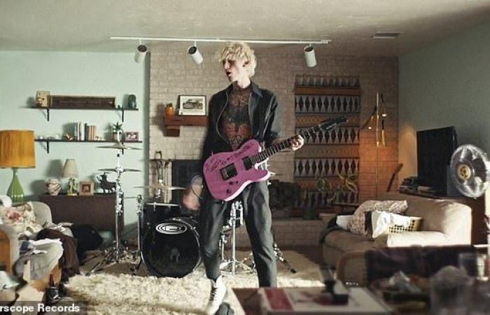 Halsey and Machine Gun Kelly play poisonous exes in the Forget...